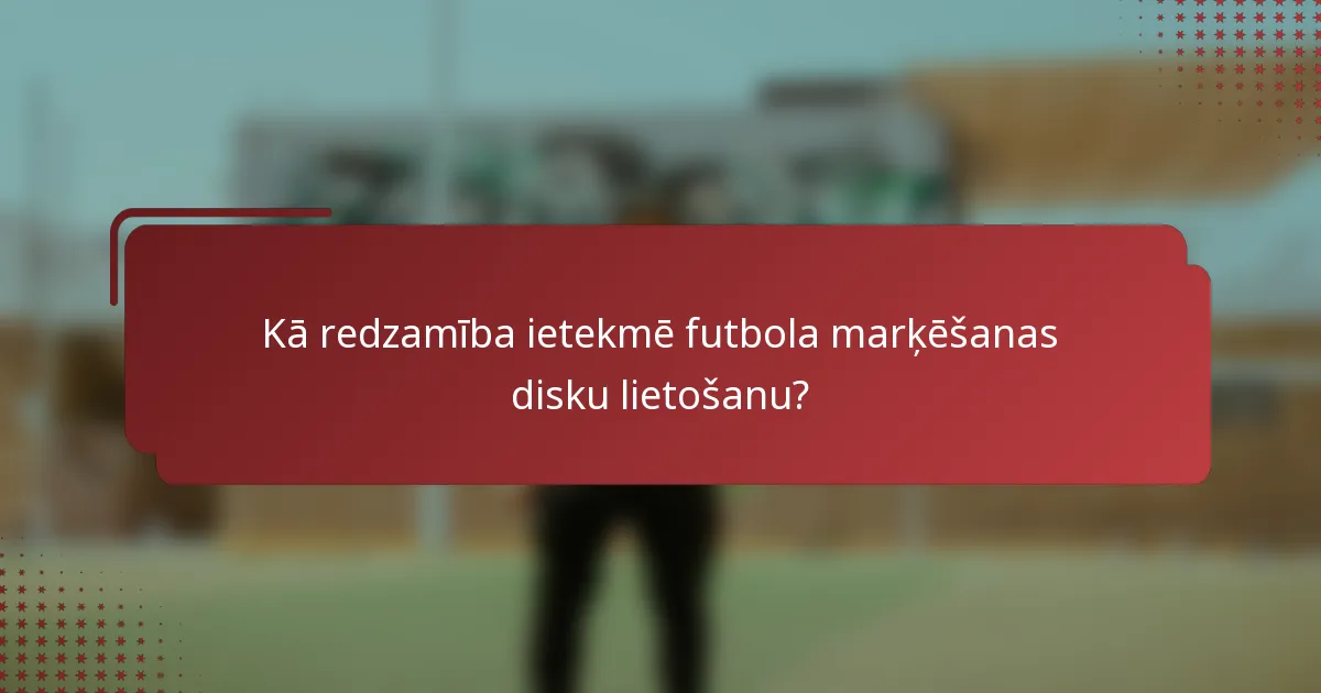 Kā redzamība ietekmē futbola marķēšanas disku lietošanu?