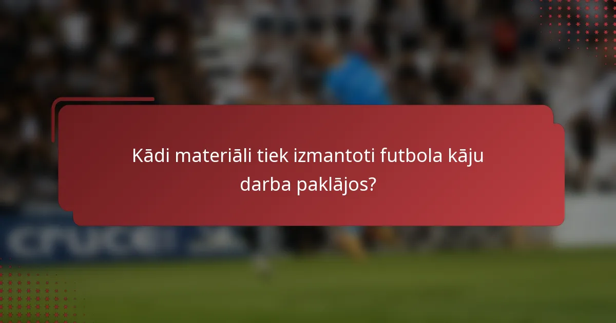 Kādi materiāli tiek izmantoti futbola kāju darba paklājos?
